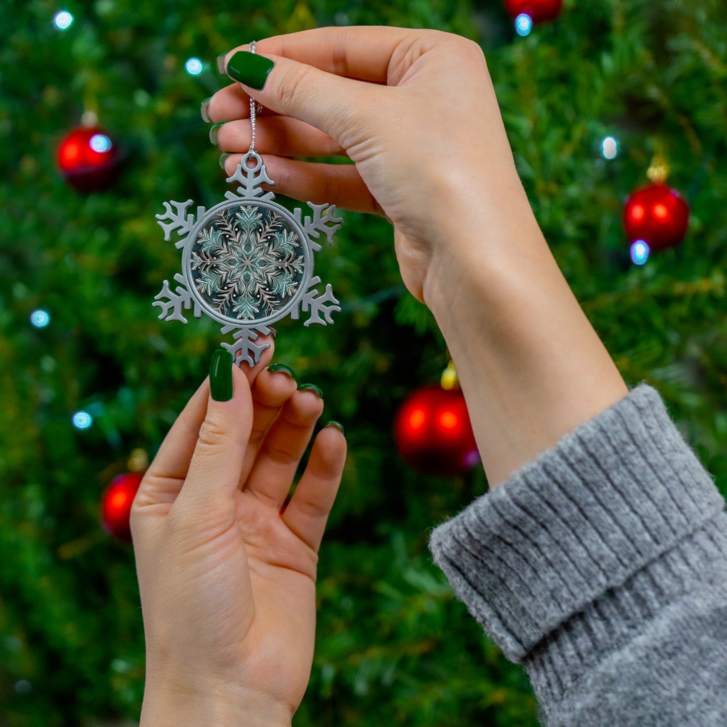 𝓦𝓪𝓽𝓮𝓻  𝓢𝓹𝓲𝓻𝓲𝓽  ~ 𝓢𝓷𝓸𝔀𝓯𝓵𝓪𝓴𝓮  Pewter Ornament